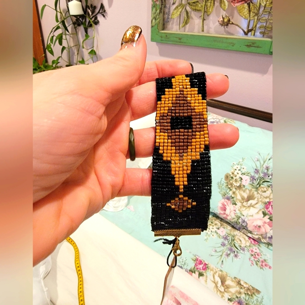 Anju Safari glass bead bracelet